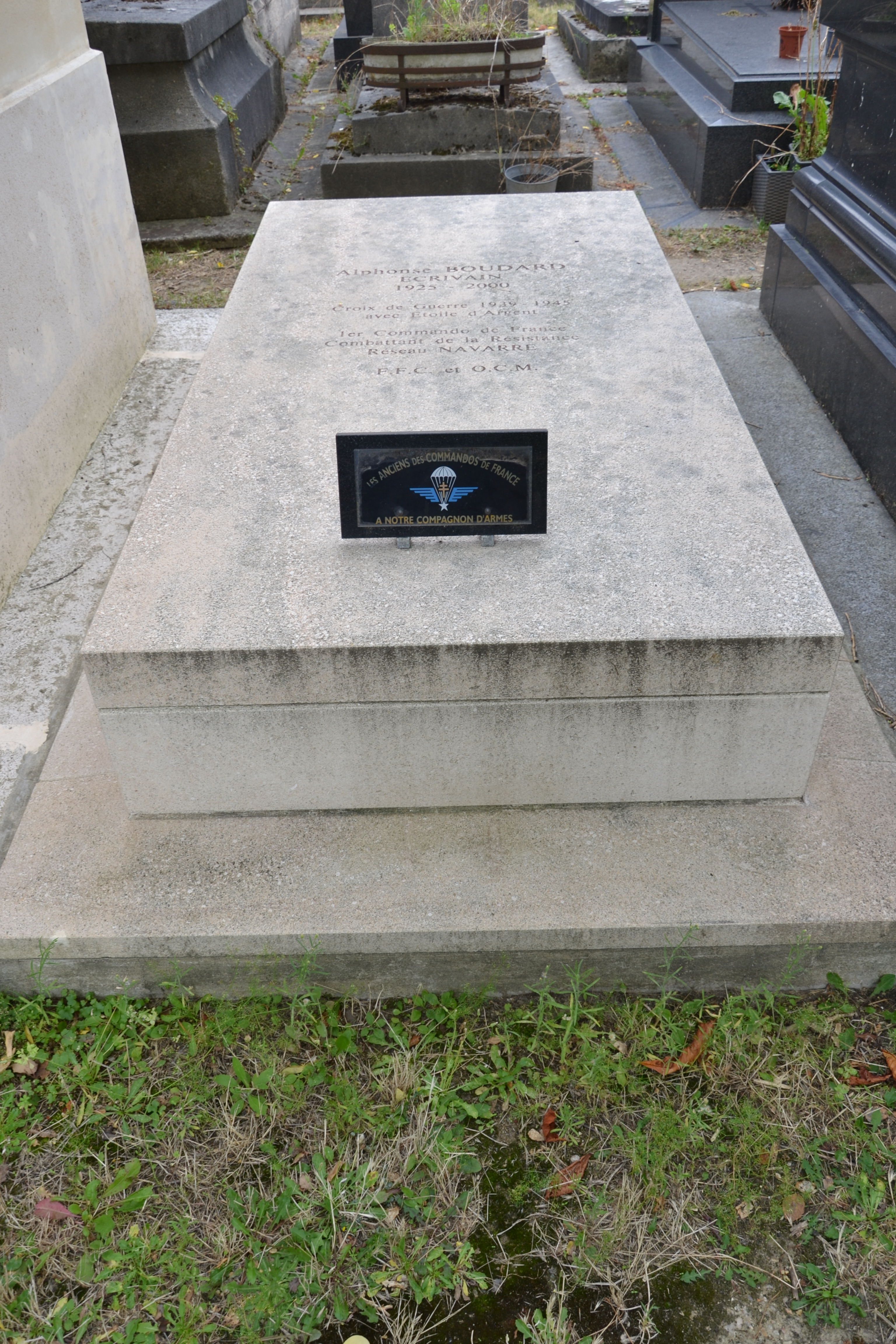 Tombe de Alphonse Boudard au cimetière du Montparnasse à Paris