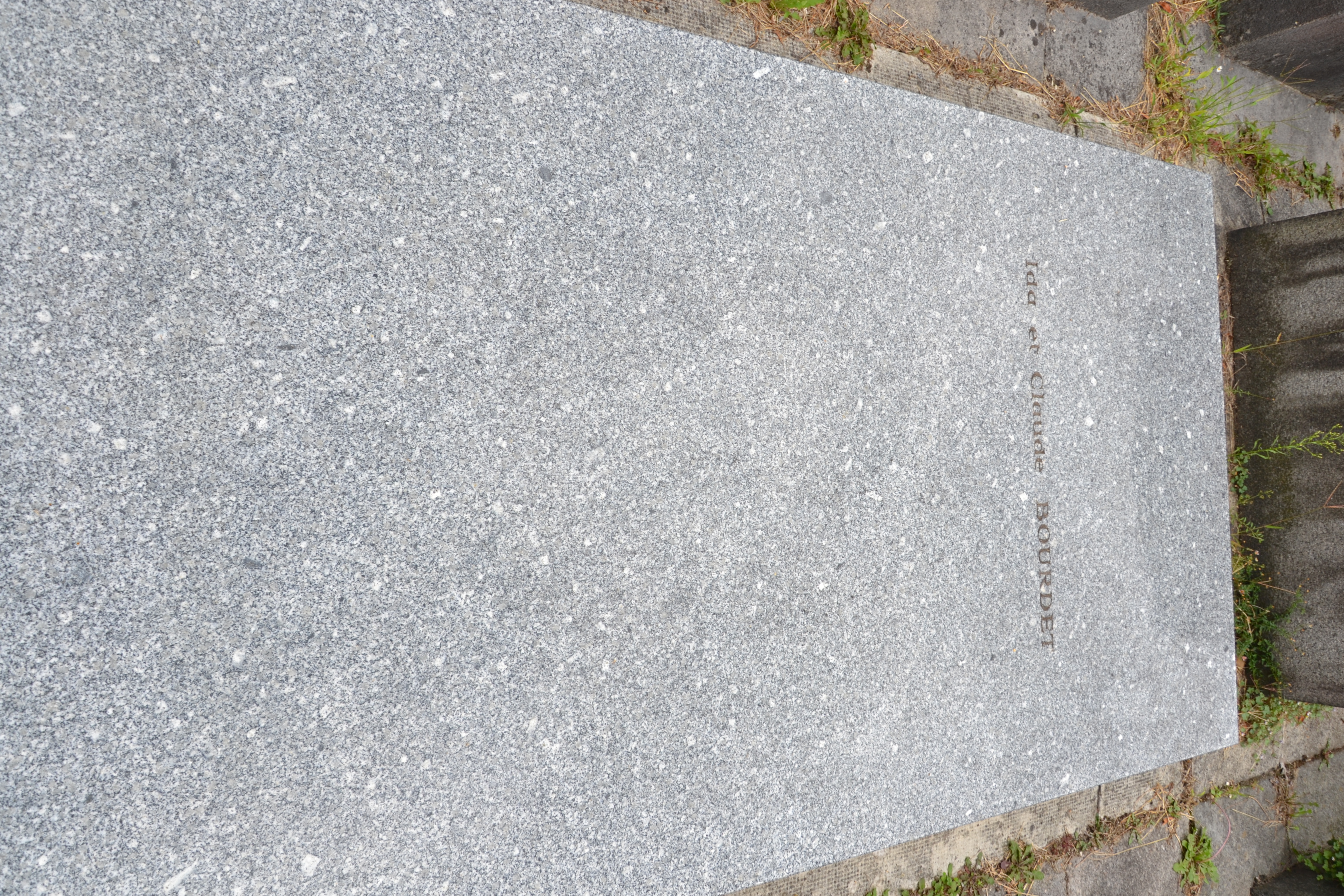 Tombe de Claude Bourdet au cimeti&egrave;re du Montparnasse