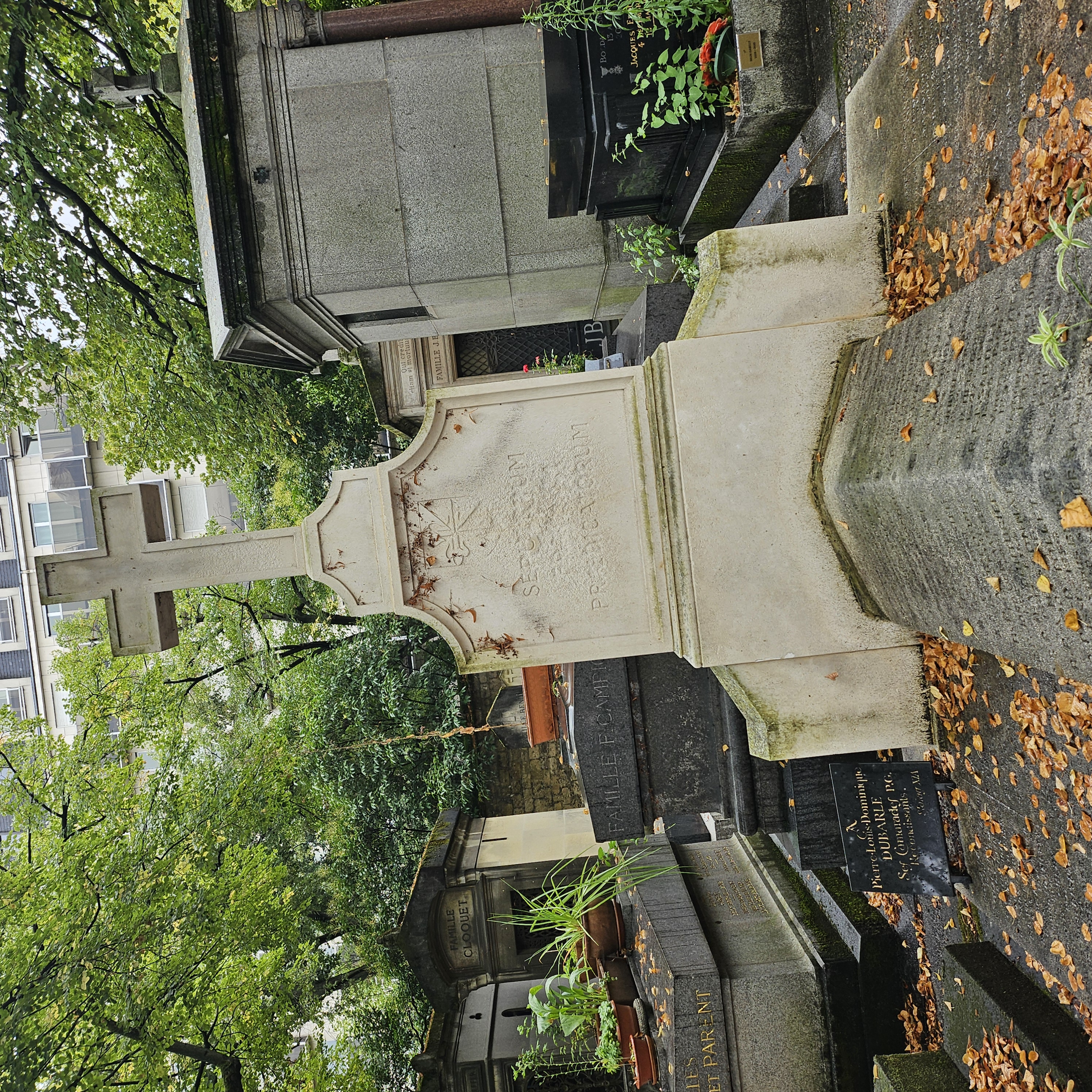 Tombe d'Ambroise-Marie Carr&eacute; au cimeti&egrave;re du Montparnasse