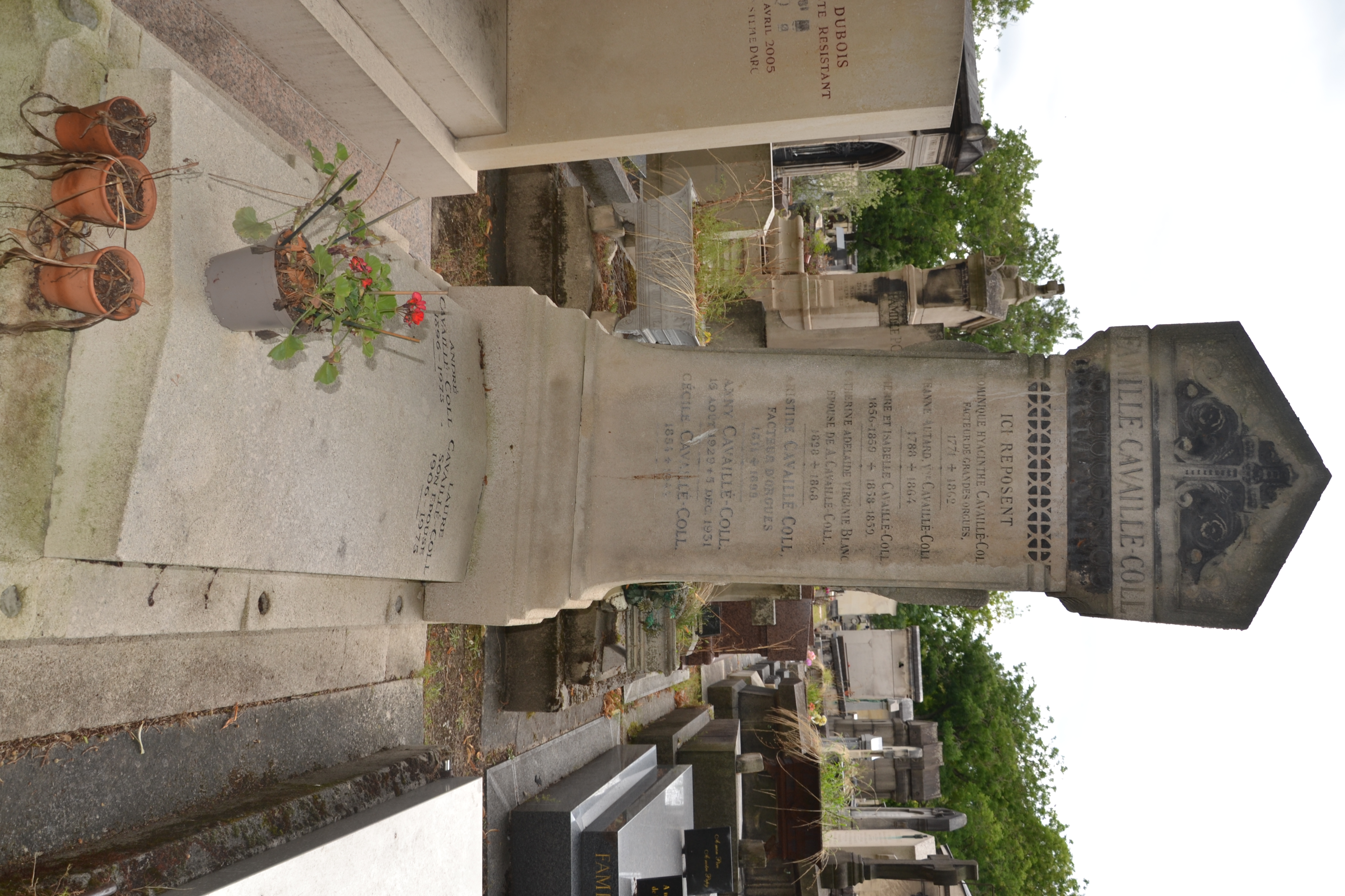 Tombe d'Aristide Cavaill&eacute;-Coll au cimeti&egrave;re du Montparnasse