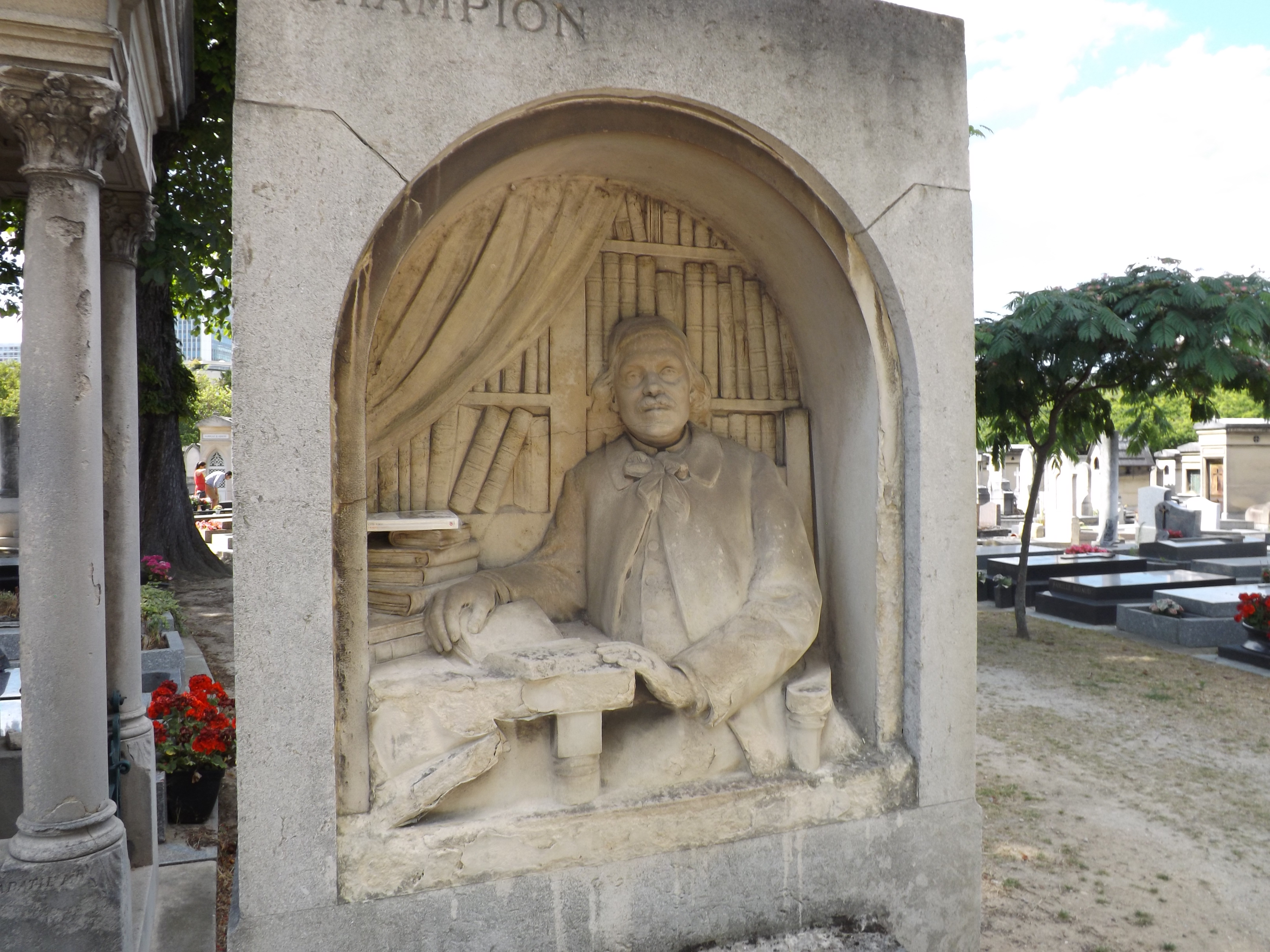 Tombe d'Honor&eacute; Champion au cimeti&egrave;re du Montparnasse