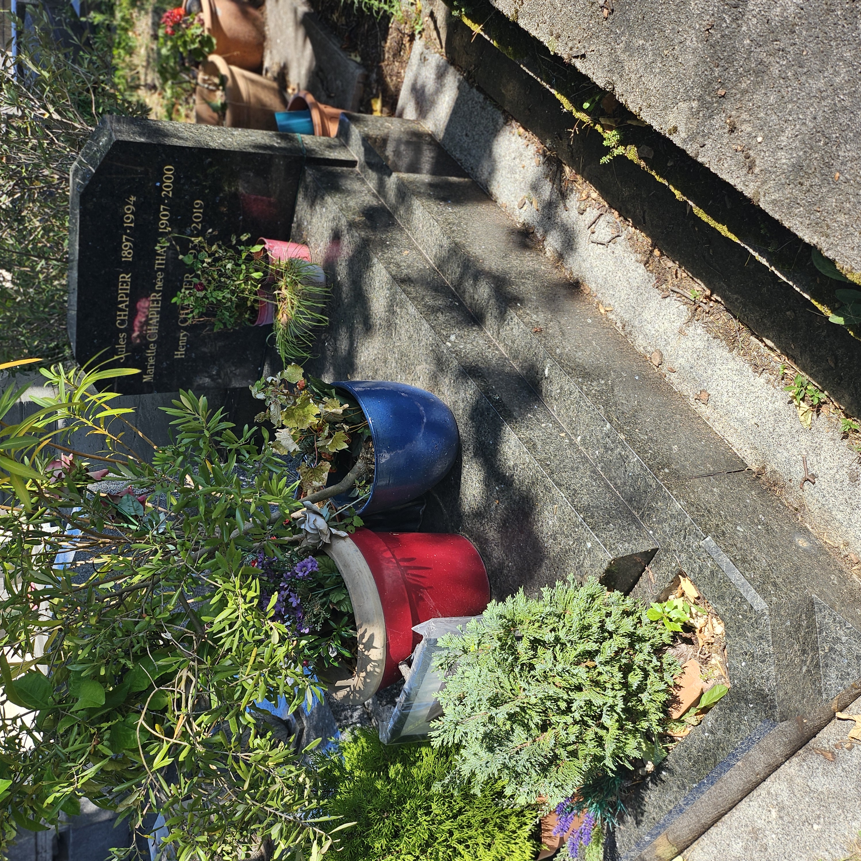 Tombe de Henry Chapier au cimetière du Montparnasse à Paris