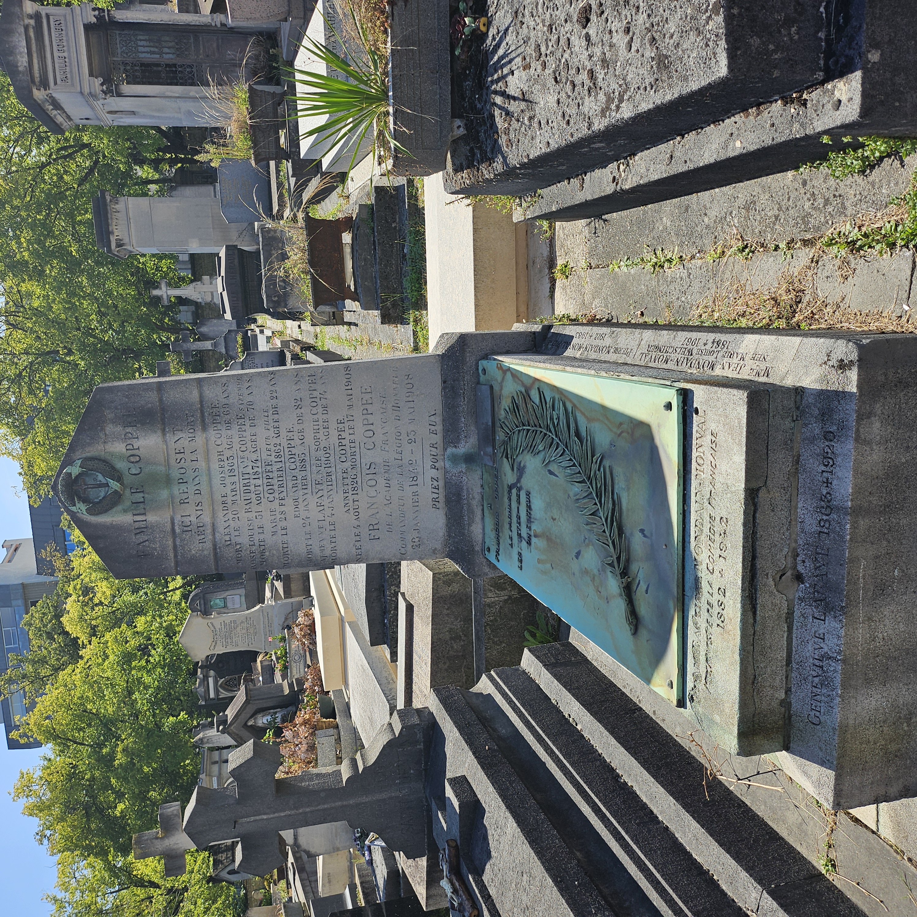 Tombe de Fran&ccedil;ois Copp&eacute;e au cimeti&egrave;re du Montparnasse