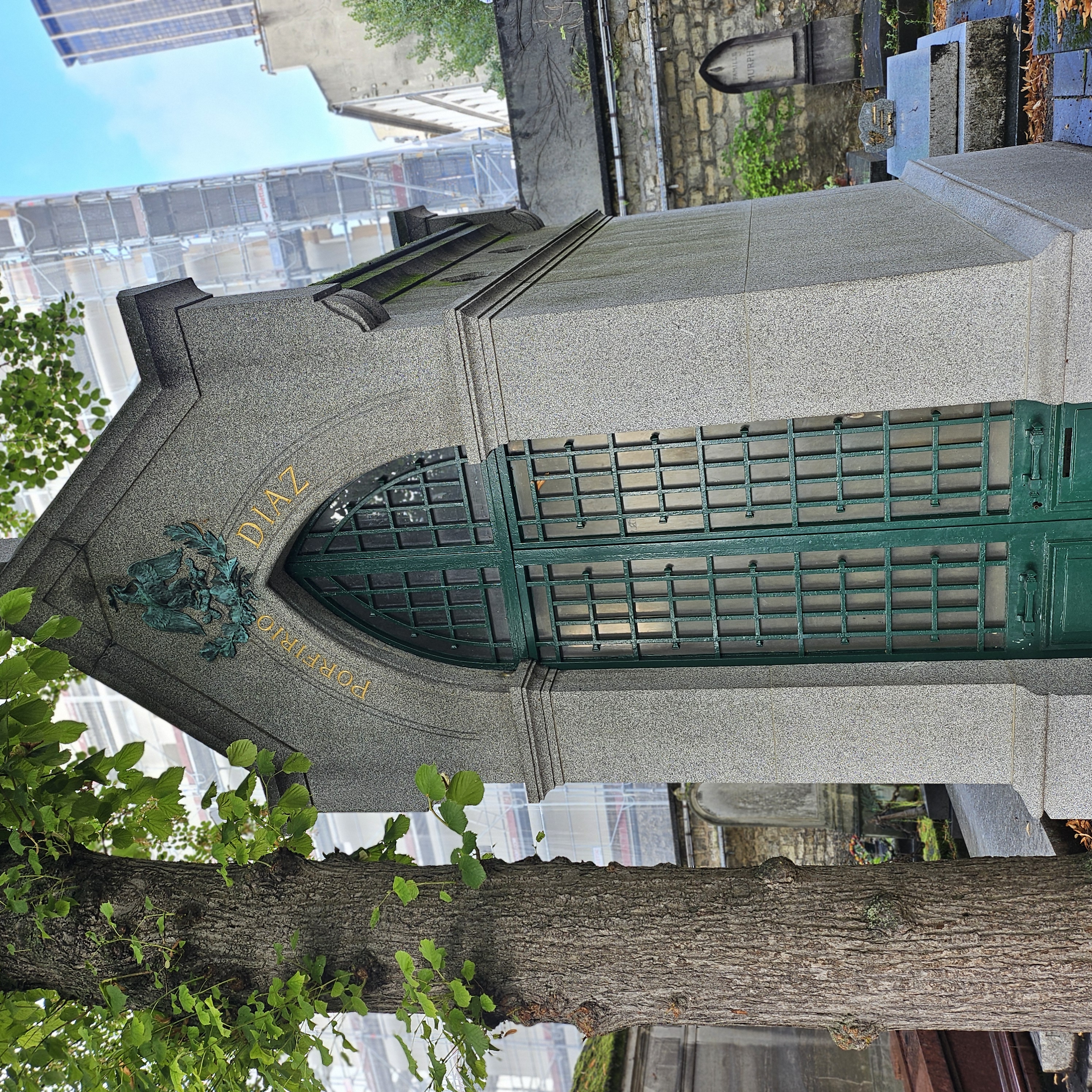 Tombe de Porfirio D&iacute;az au cimeti&egrave;re du Montparnasse