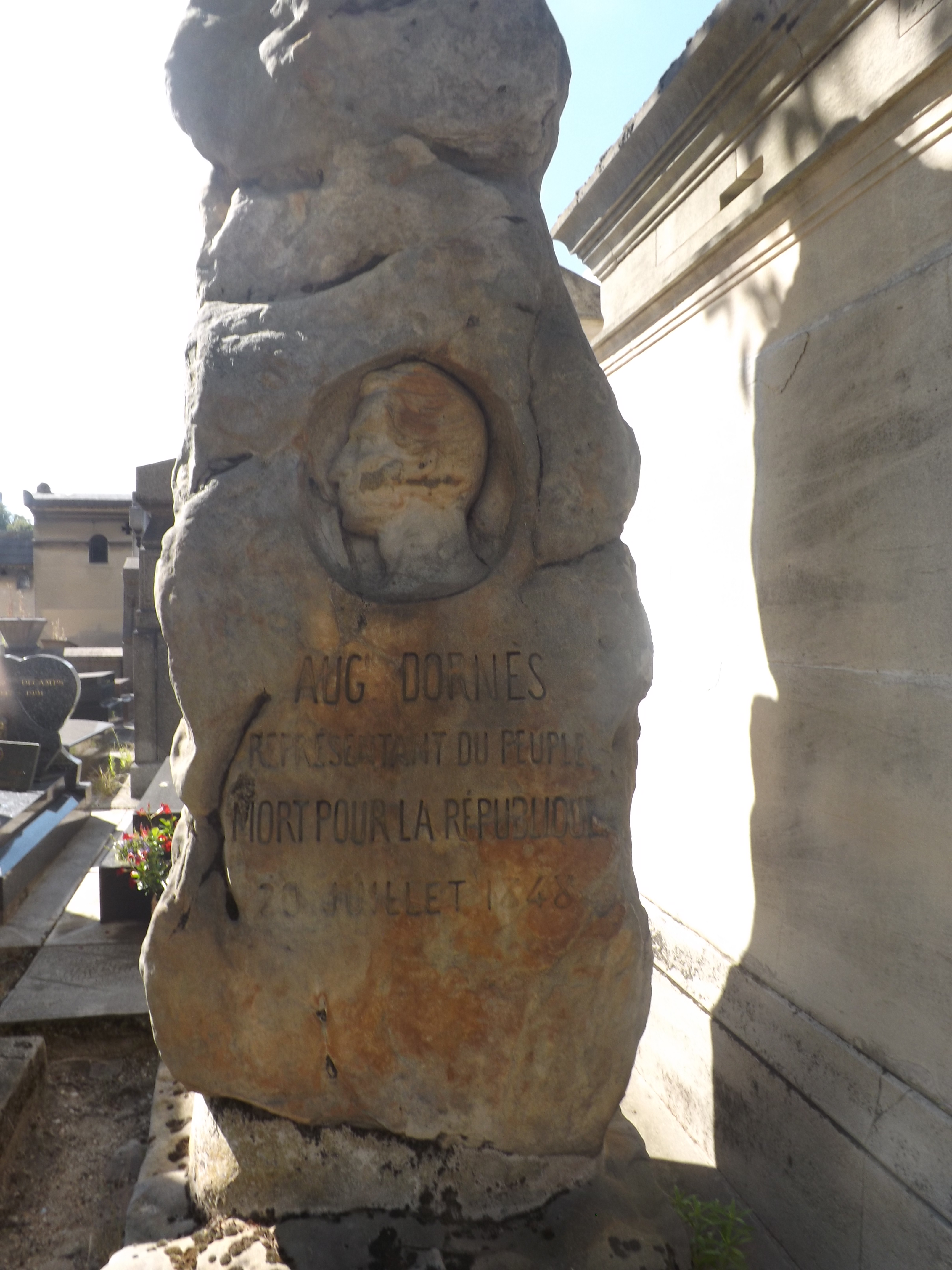 Tombe d'Auguste Dorn&egrave;s au cimeti&egrave;re du Montparnasse