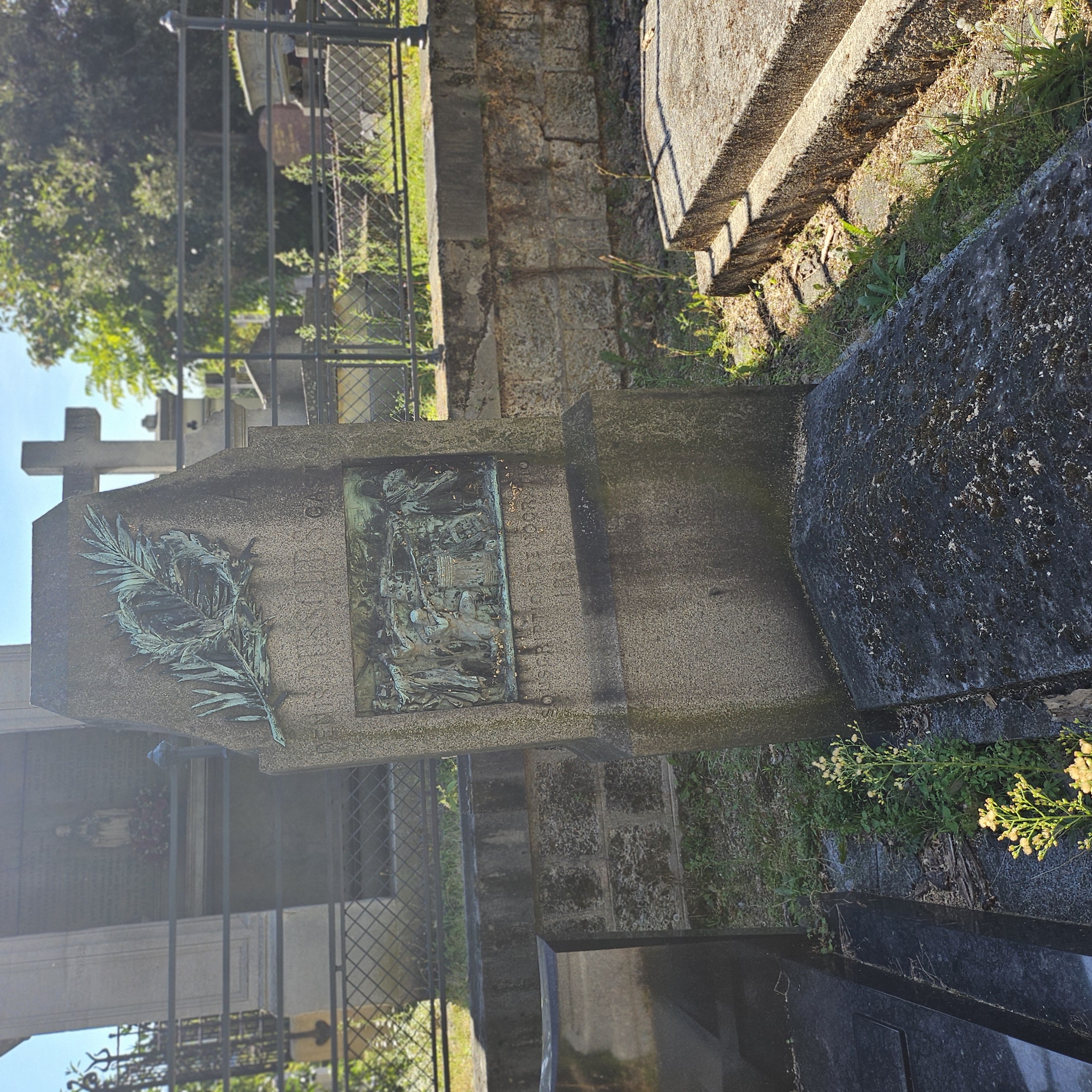 Tombe de Denis Dussoubs au cimeti&egrave;re du Montparnasse