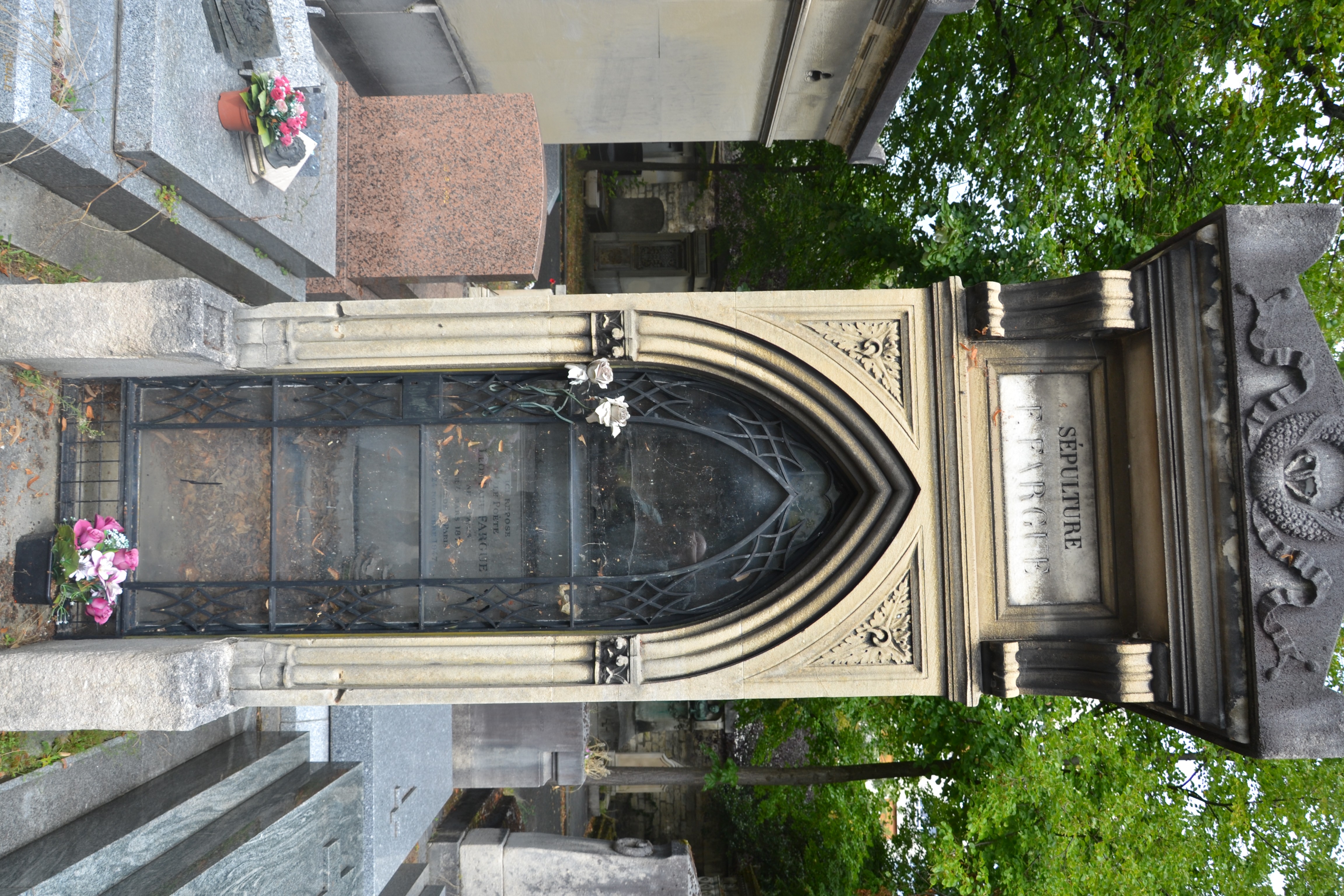 Tombe de Léon-Paul Fargue au cimetière du Montparnasse à Paris