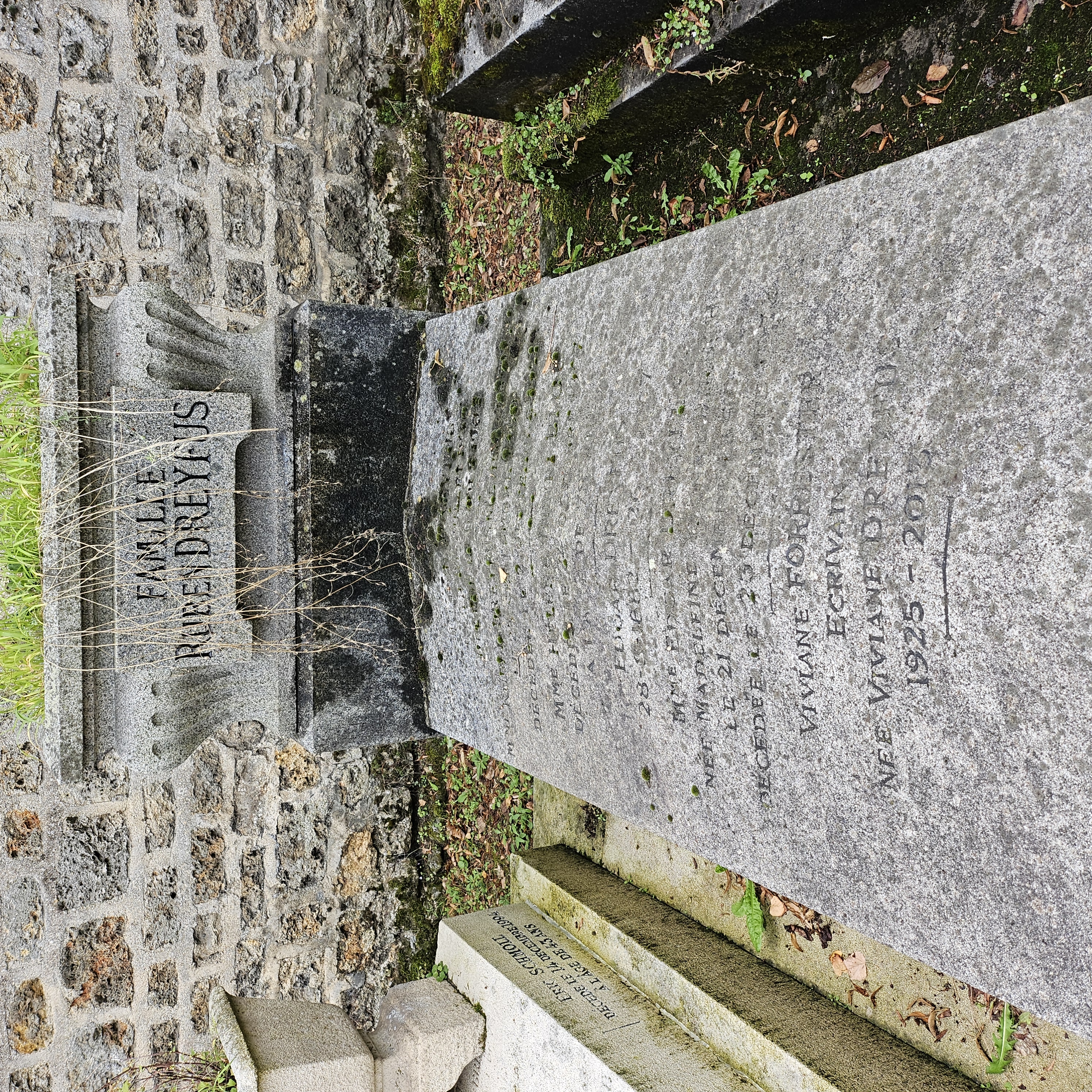 Tombe de Viviane Forrester au cimetière du Montparnasse à Paris