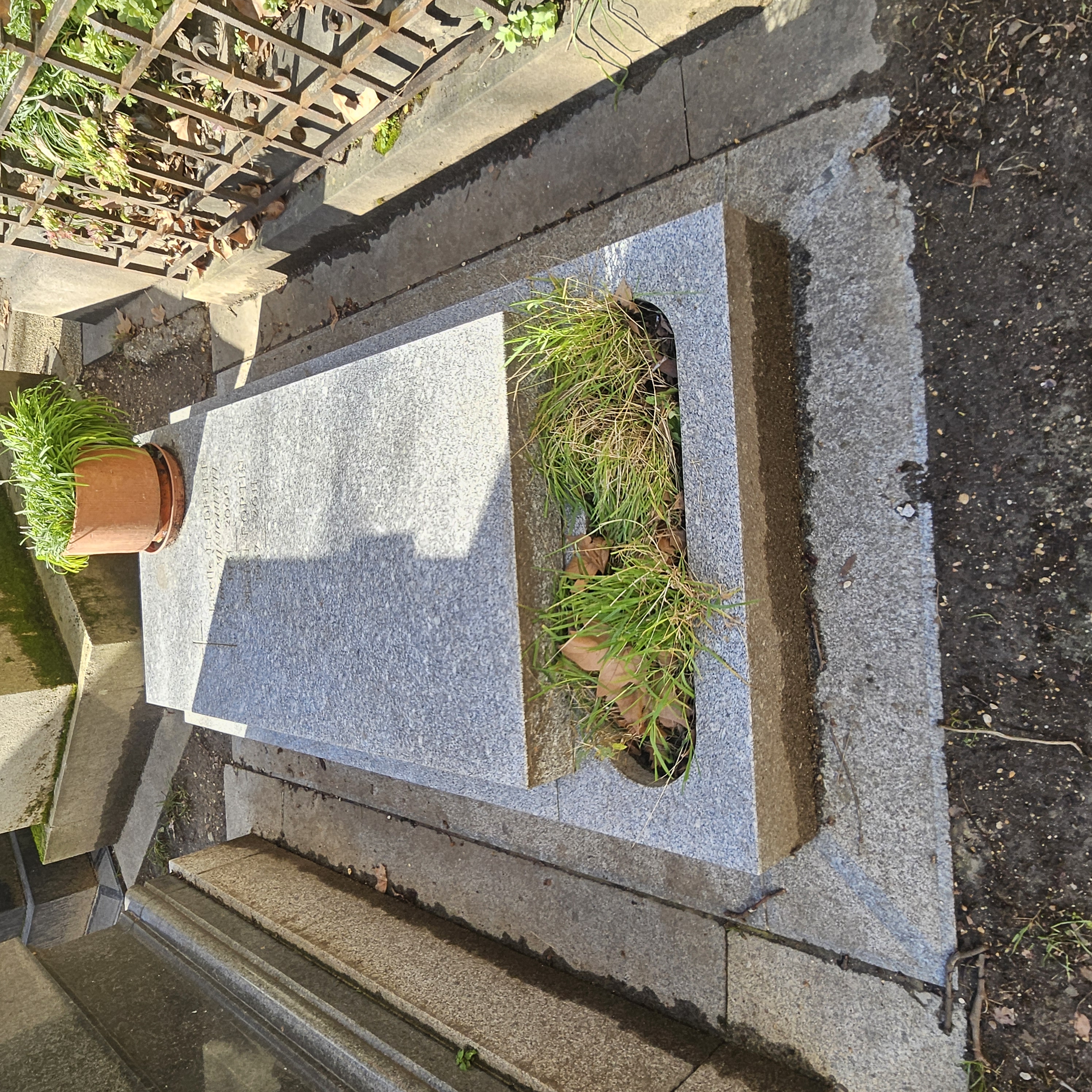 Tombe de Michel Fortin au cimeti&egrave;re du Montparnasse