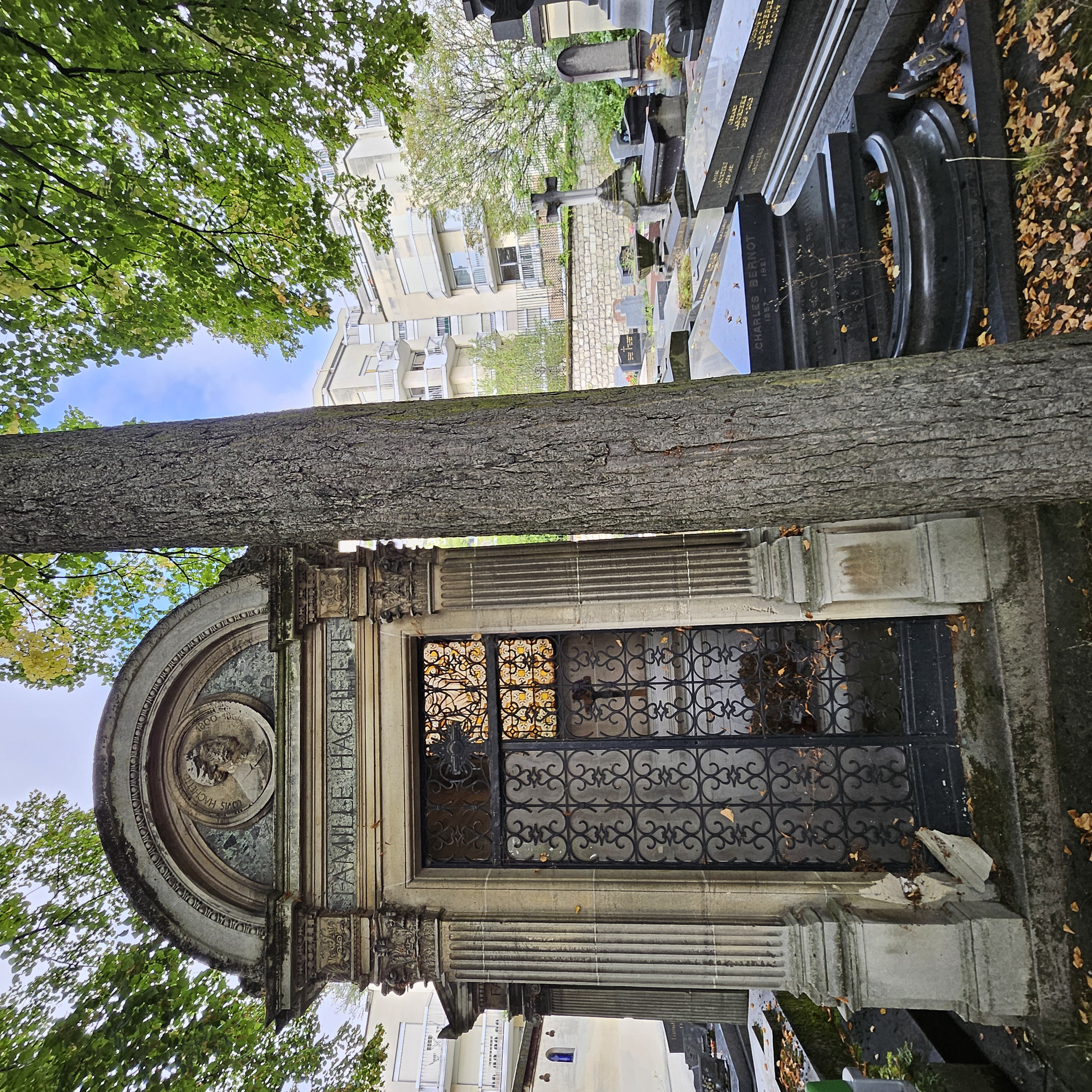 Tombe de Louis Hachette au cimetière du Montparnasse à Paris
