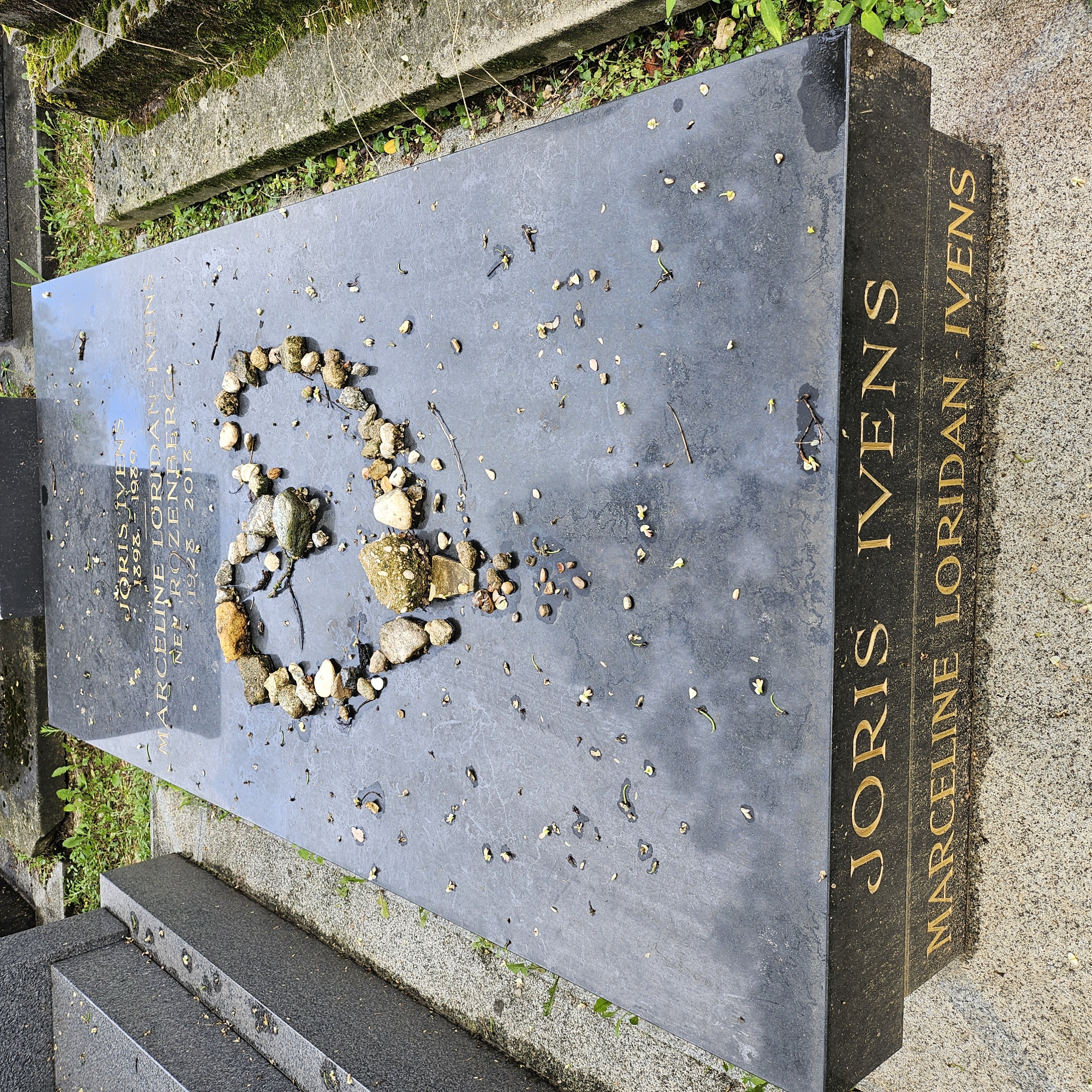 Tombe de Joris Ivens au cimeti&egrave;re du Montparnasse