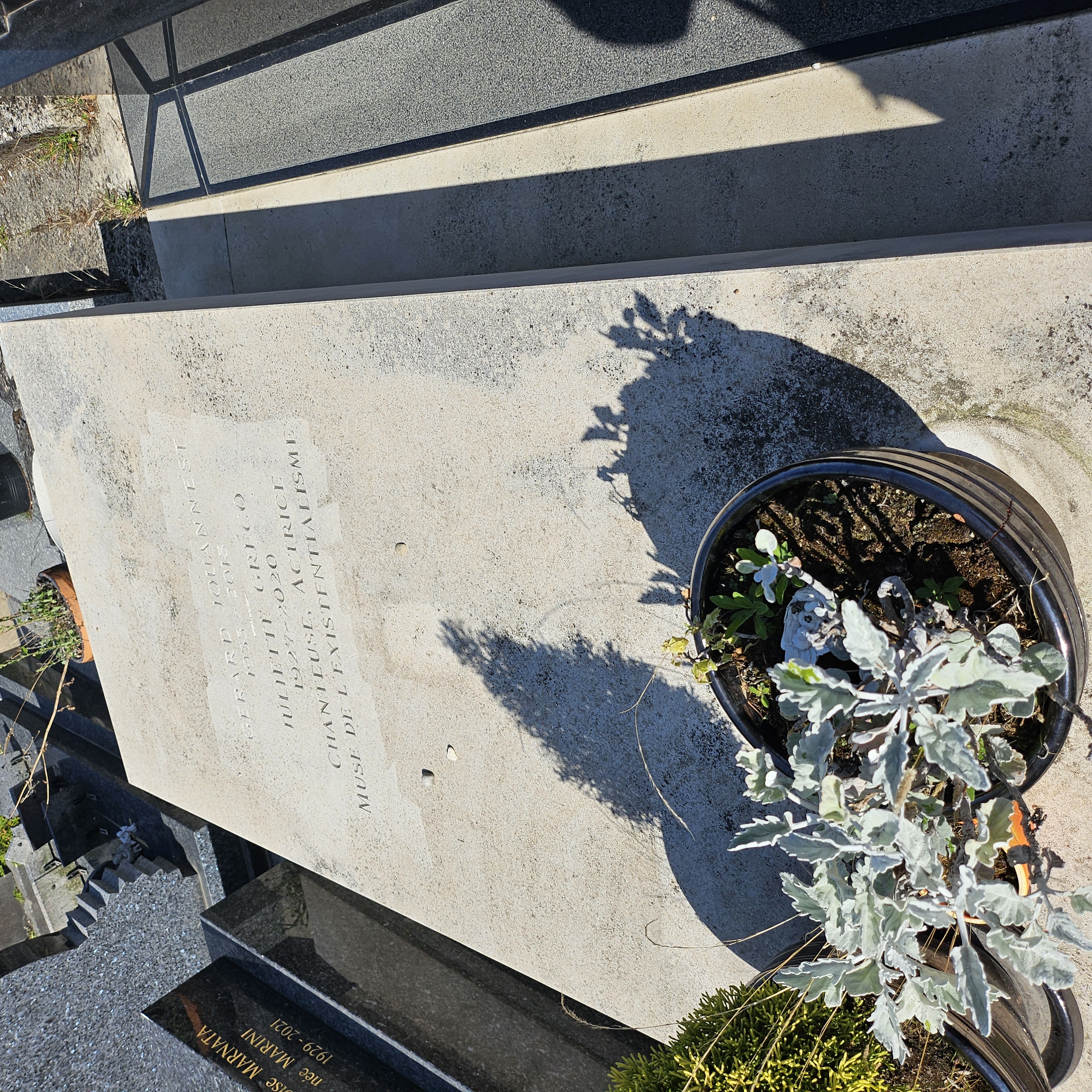 Tombe de Gérard Jouannest au cimetière du Montparnasse à Paris