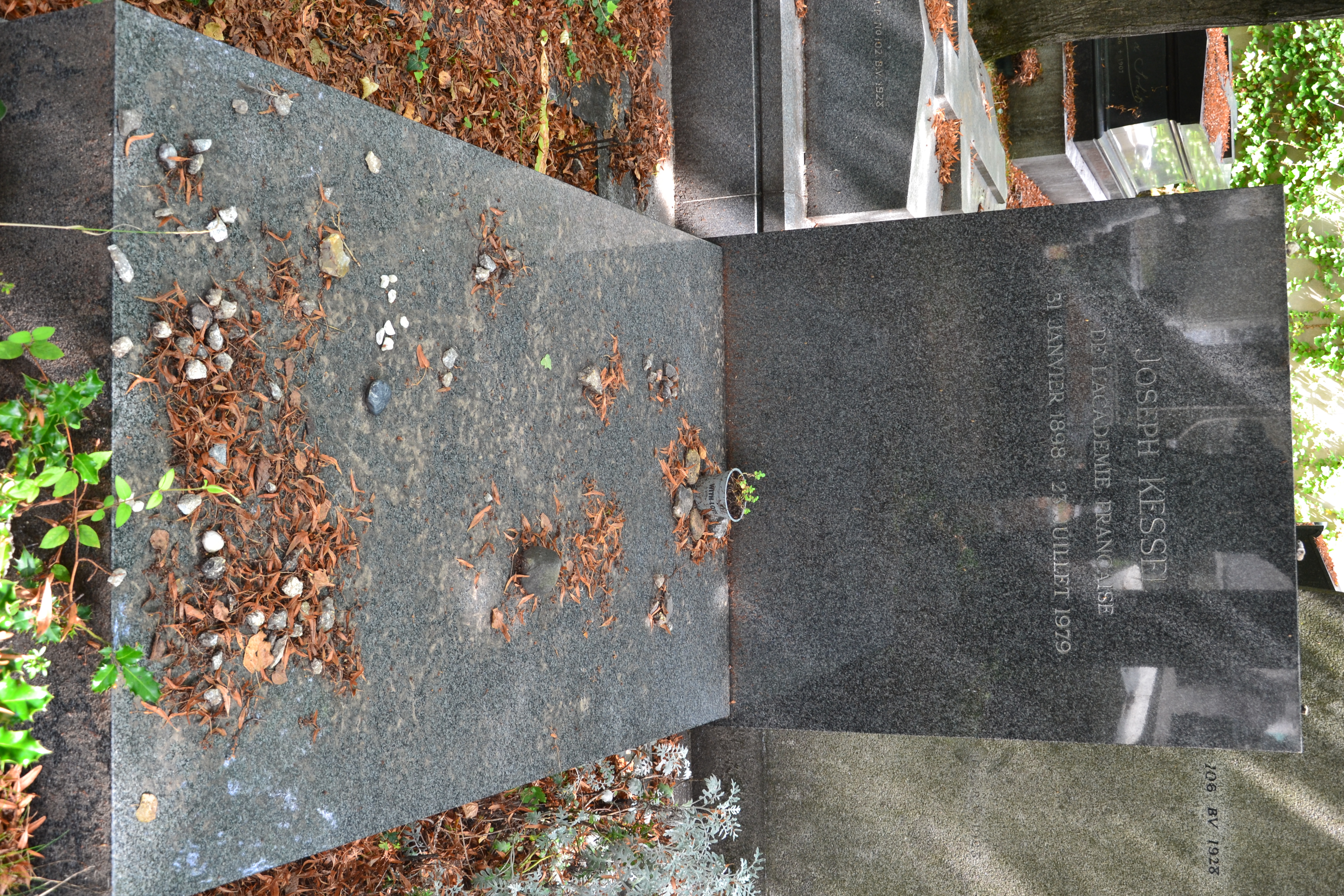 Tombe de Joseph Kessel au cimetière du Montparnasse à Paris