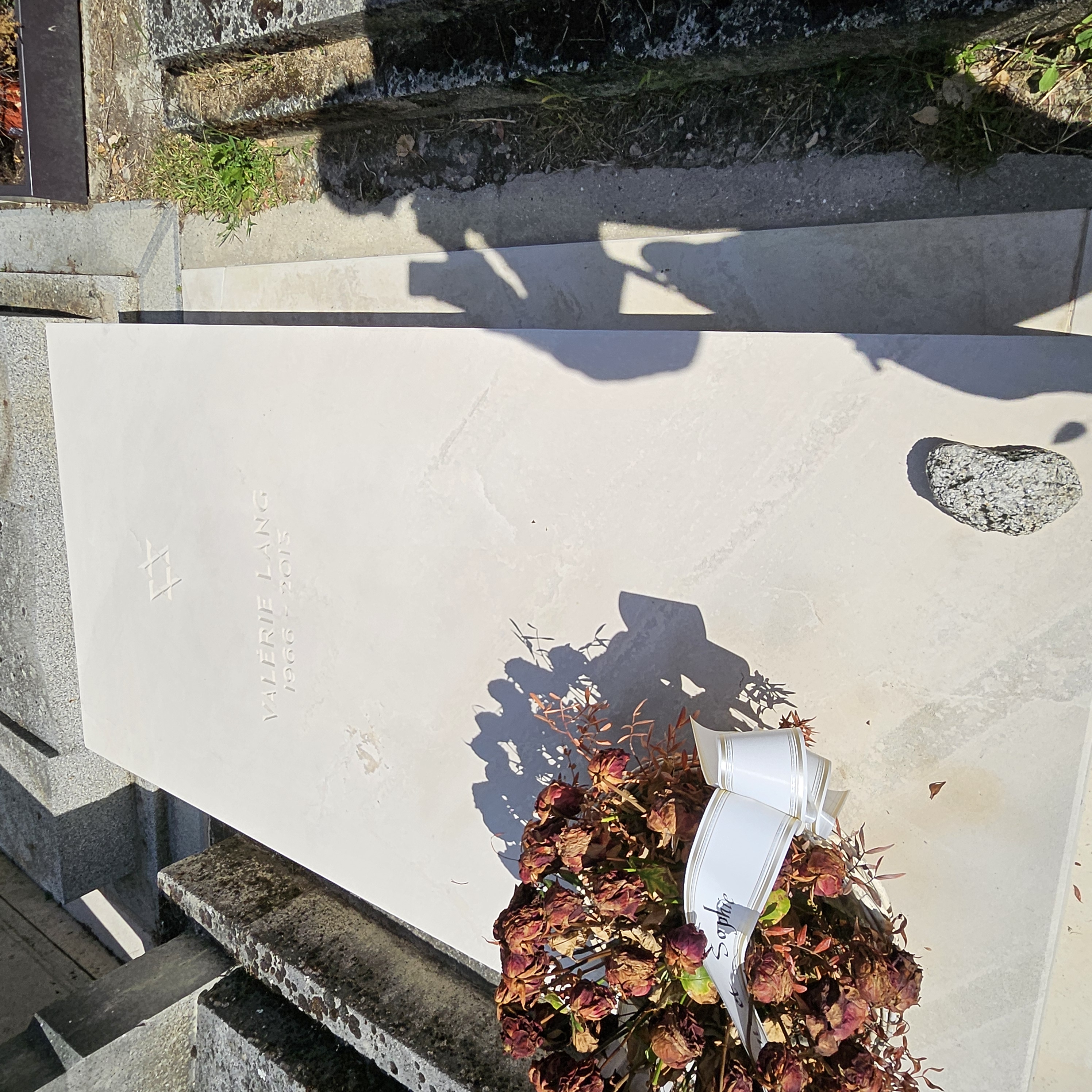 Tombe de Val&eacute;rie Lang au cimeti&egrave;re du Montparnasse