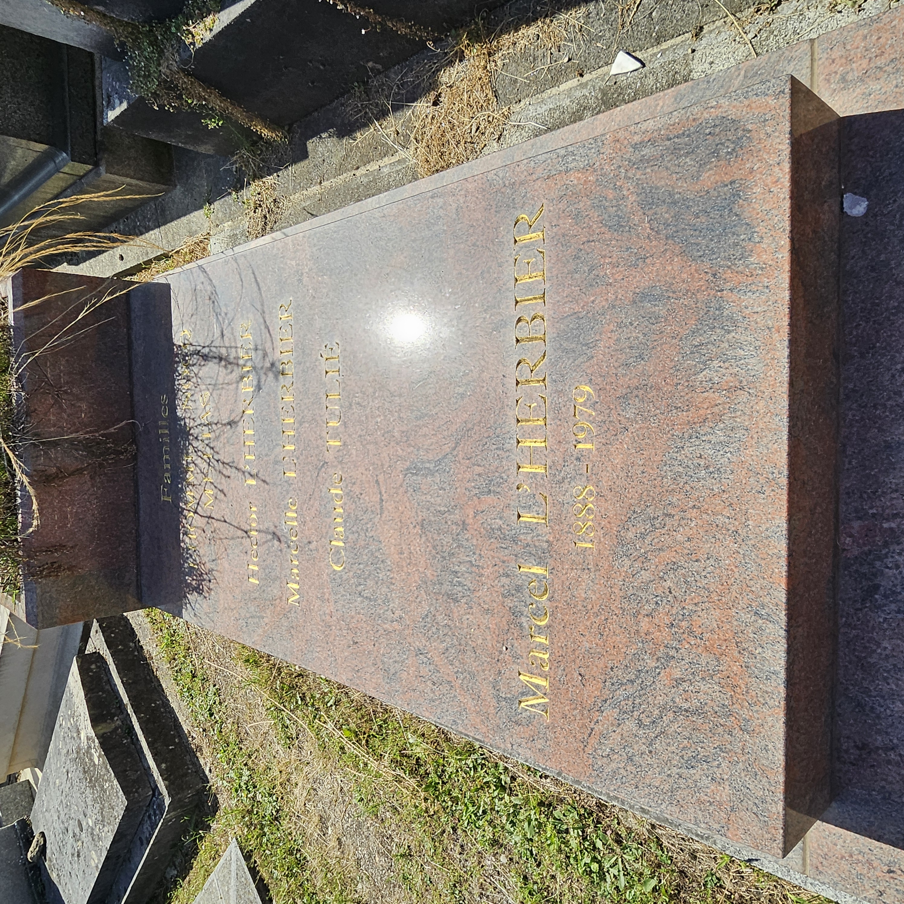 Tombe de Marcel L'Herbier au cimeti&egrave;re du Montparnasse