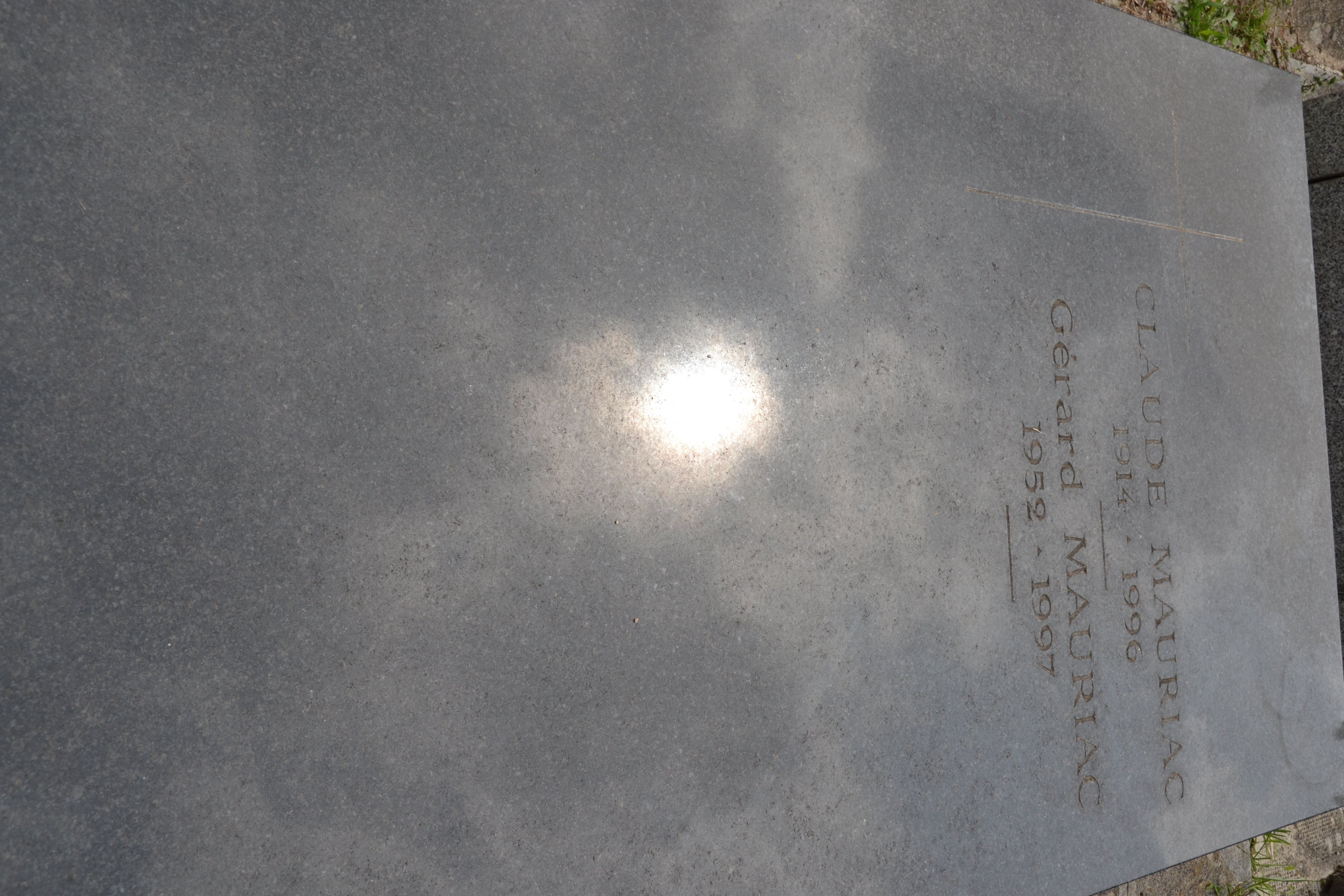 Tombe de Claude Mauriac au cimetière du Montparnasse à Paris