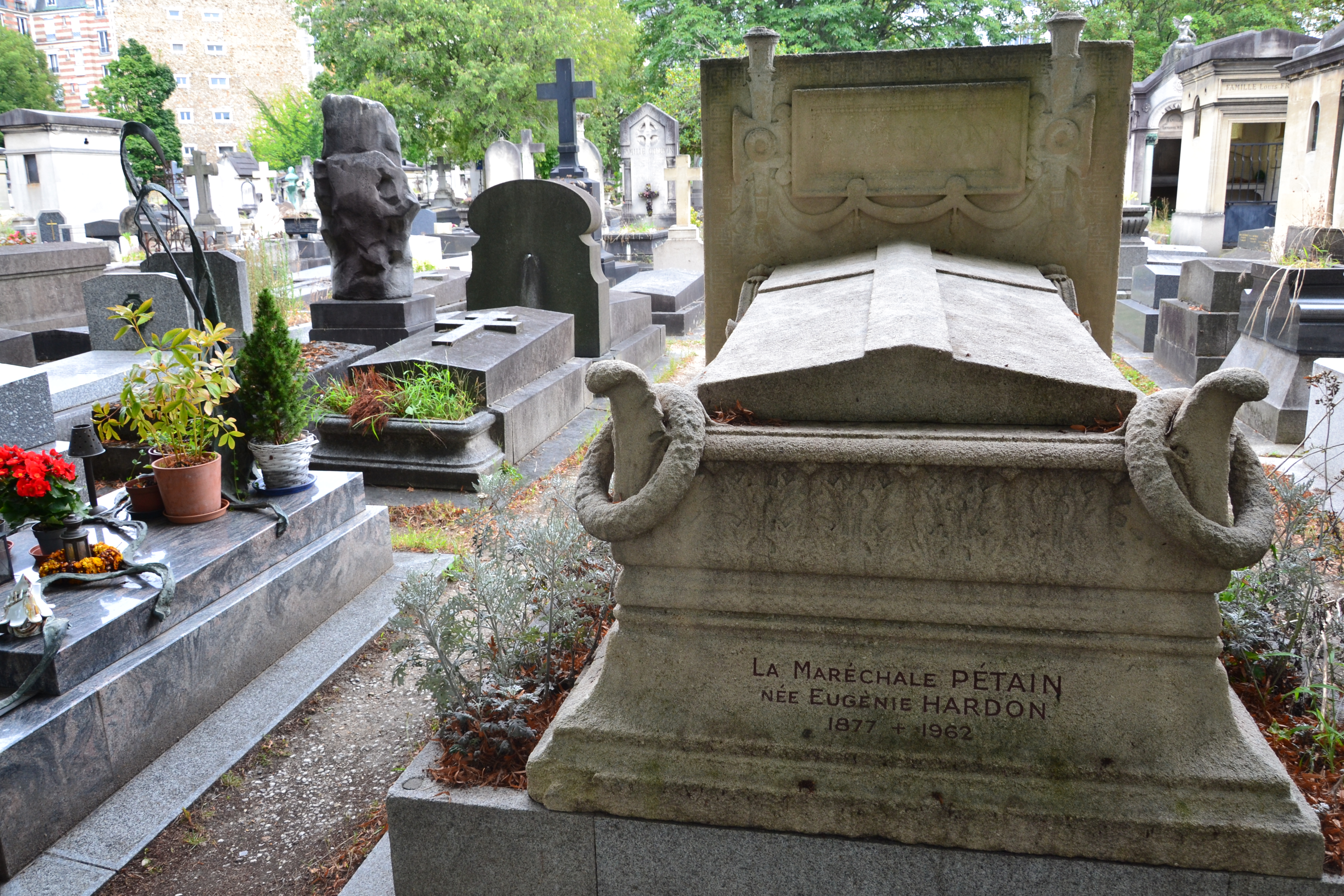 Tombe d'Annie P&eacute;tain