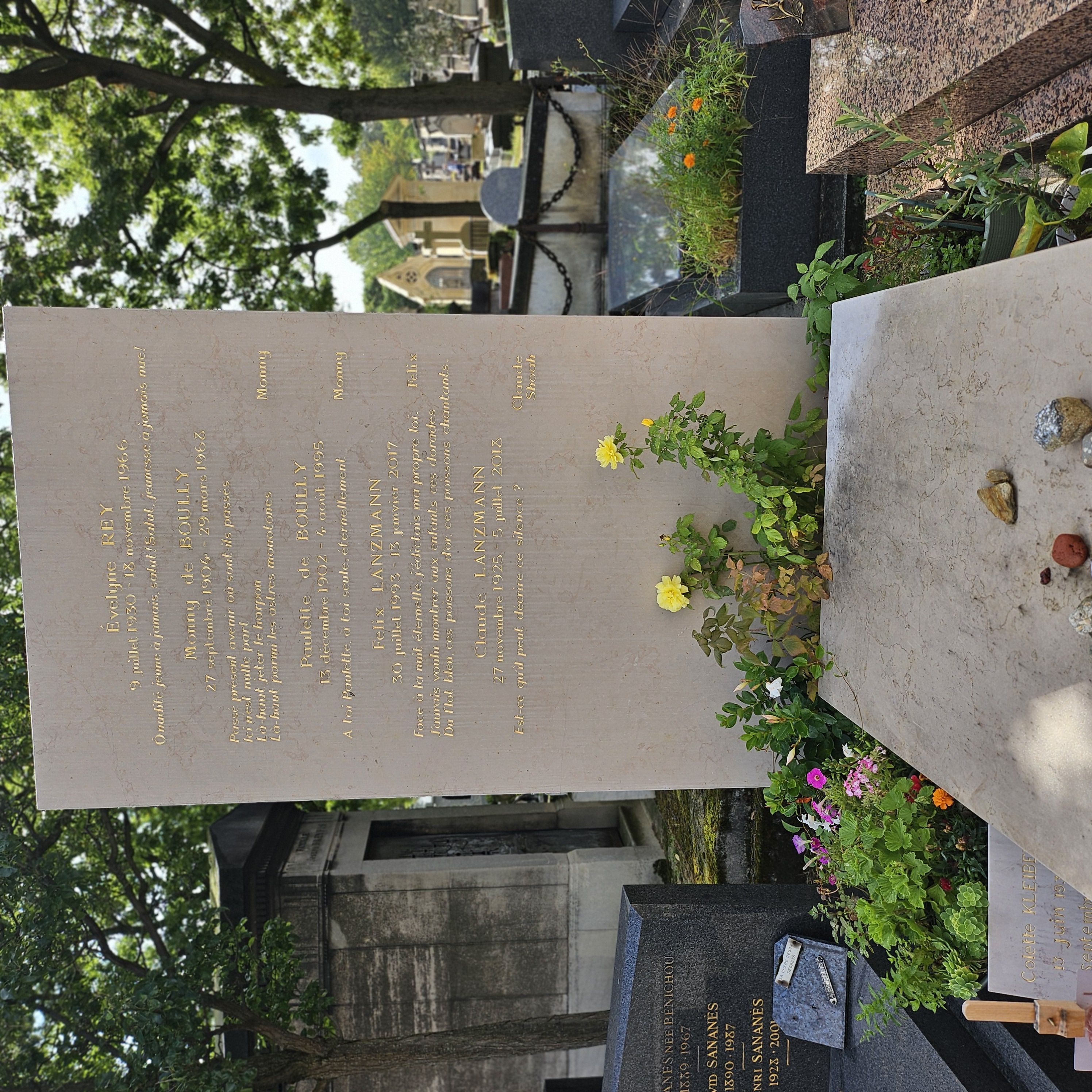 Tombe de Evelyne Rey