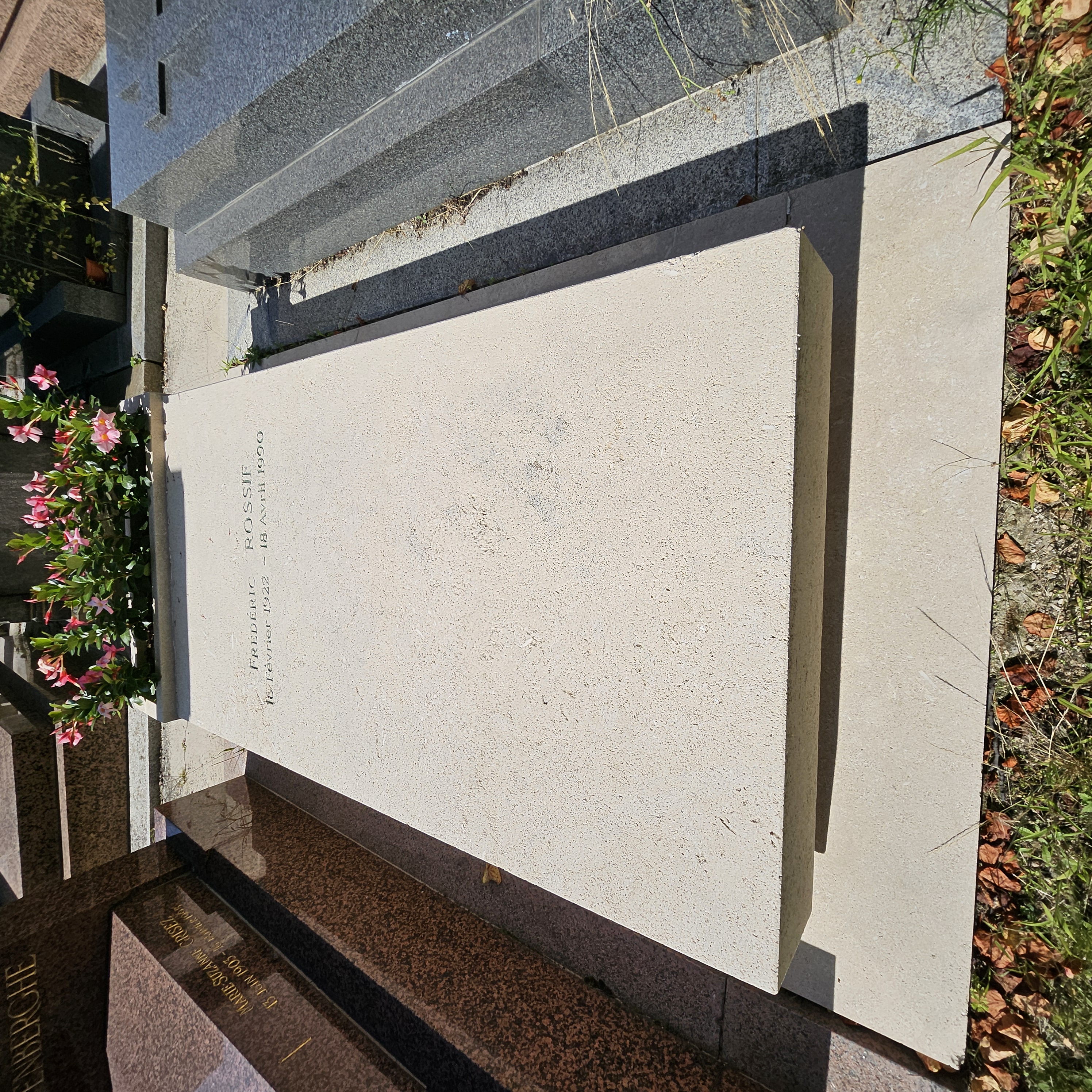 Tombe de Fr&eacute;d&eacute;ric Rossif