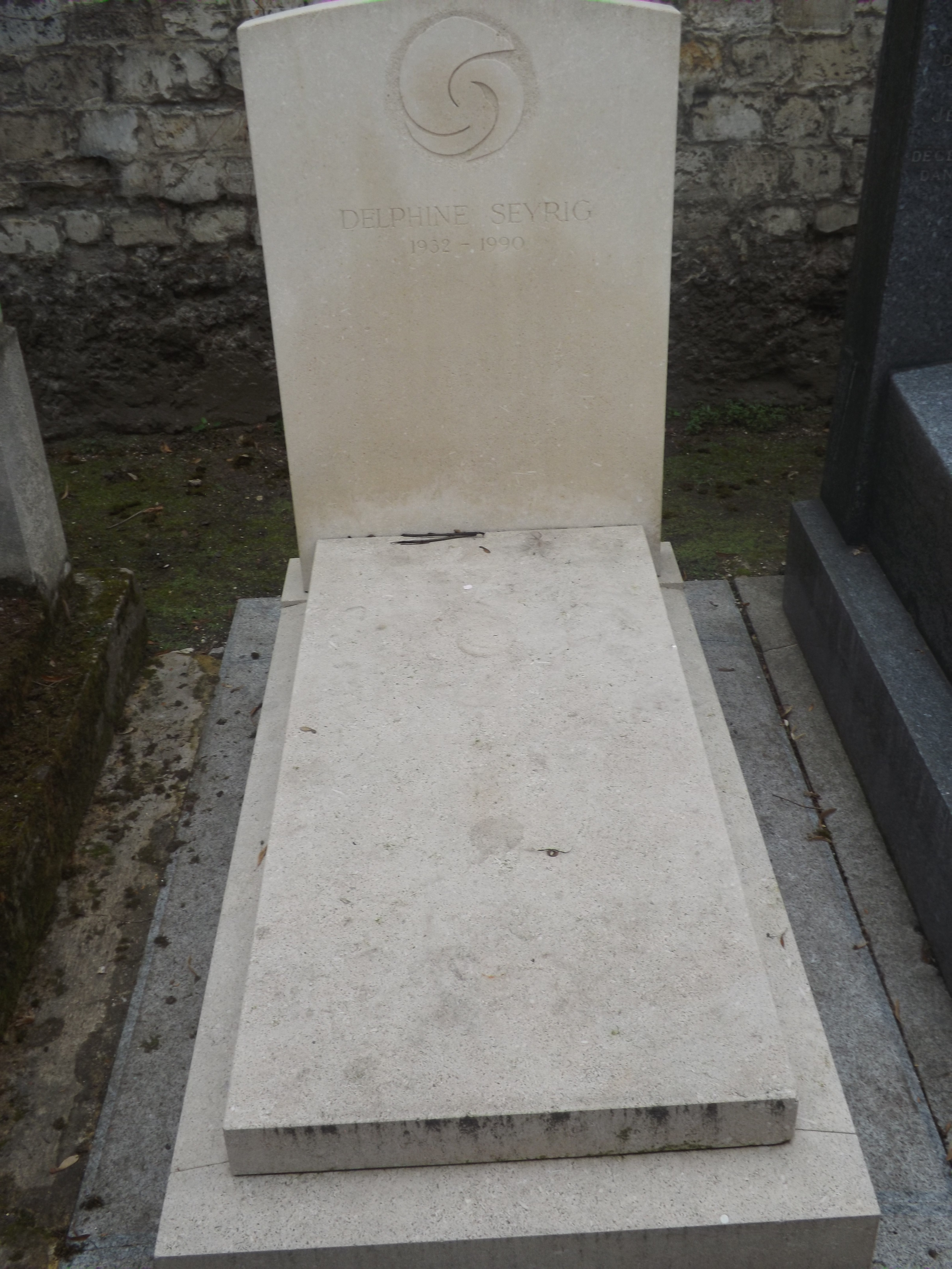 Tombe de Delphine Seyrig au cimetière du Montparnasse à Paris