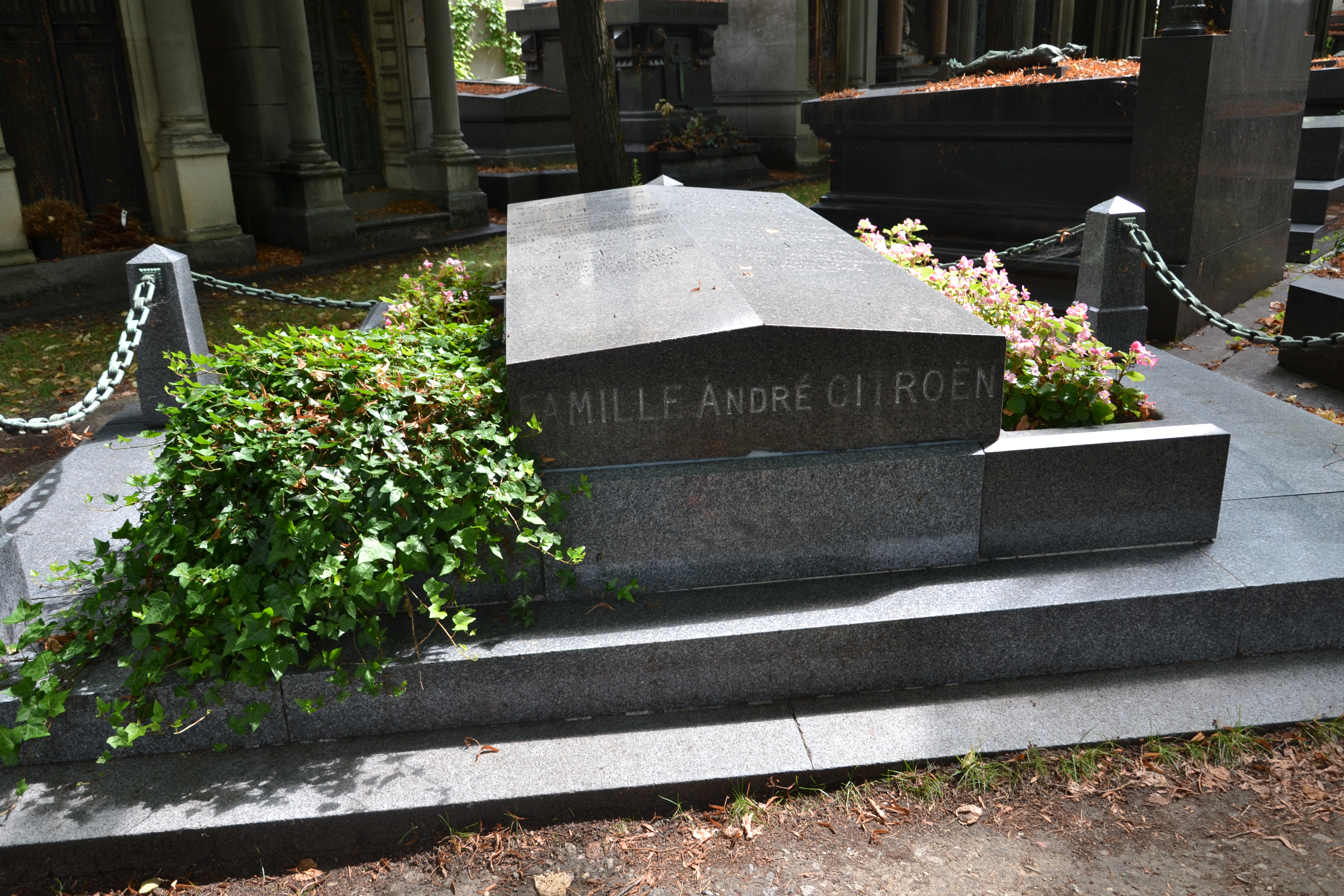 Tombe de André Citroën au cimetière du Montparnasse à Paris