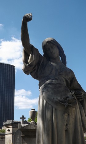 Perspective et sculpture au cimetière du Montparnasse
